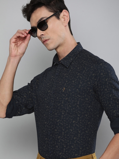 

Indian Terrain Men Navy Blue Slim Fit Floral Printed Smart Casual Shirt