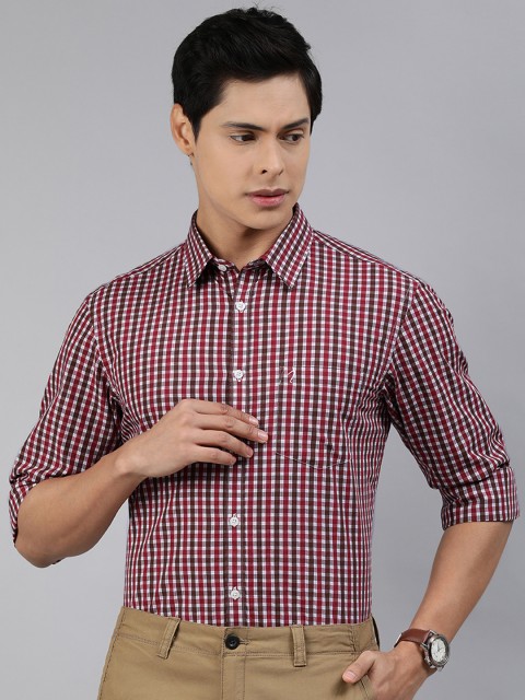 

Indian Terrain Men Red & White Checked Slim Fit Pure Cotton Casual Shirt