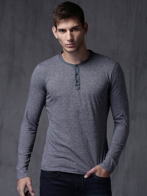 

WROGN Men Blue Solid Henley Neck T-Shirt