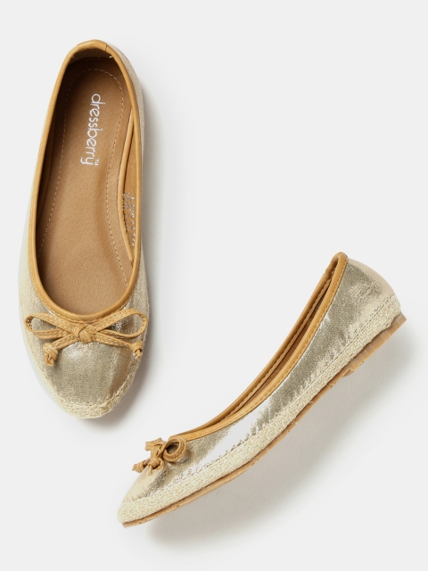 

DressBerry Women Gold-Toned Ballerinas