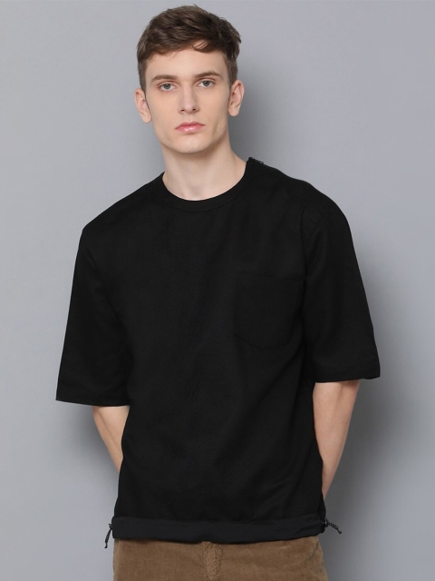 

Antony Morato Men Black Solid Toggled Hem T-shirt