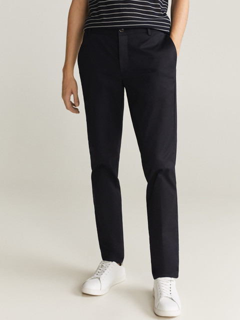

MANGO MAN Black Solid Slim Fit Regular Trousers