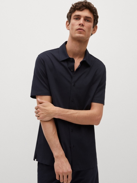 

MANGO MAN Navy Blue Regular Fit Solid Casual Performance Shirt
