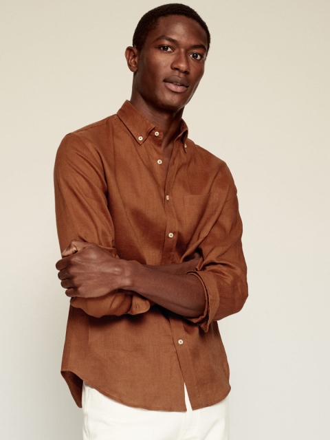 

MANGO MAN Brown Linen Slim Fit Solid Casual Shirt