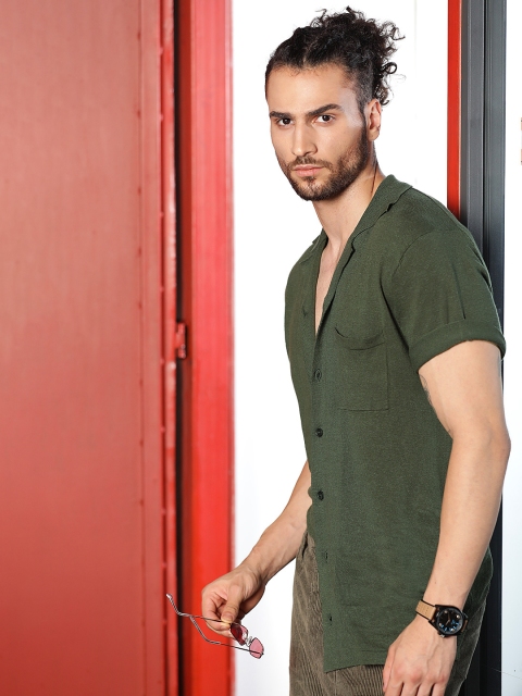 

MANGO MAN Olive Green Sustainable Stretchable Regular Fit Solid Casual Shirt