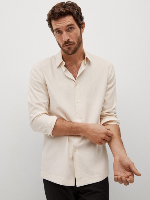

MANGO MAN Off-White Regular Fit Solid Casual Shirt