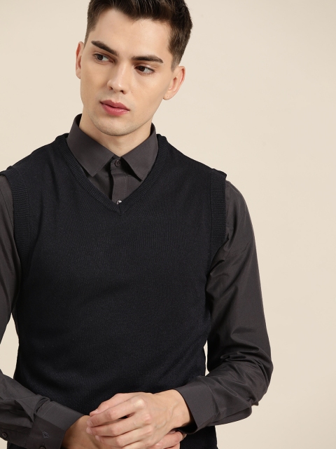 

INVICTUS Men Navy Blue Solid Sweater Vest