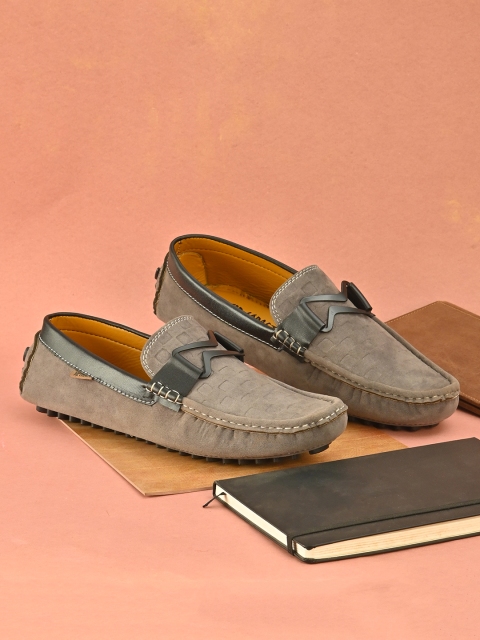 

Sir Corbett Men Grey Textured Loafers