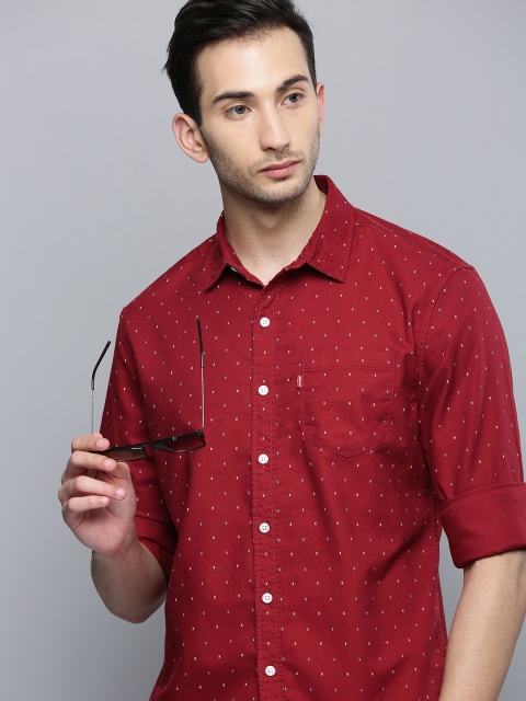

Levis Men Red Slim Fit Printed Pure Cotton Casual Shirt