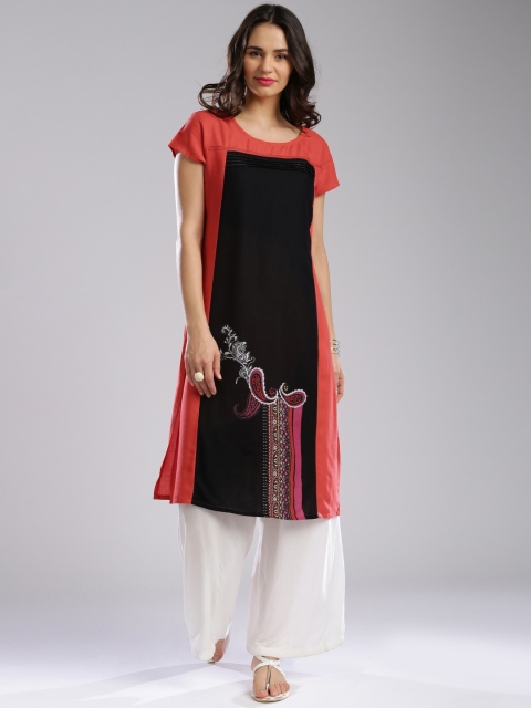 

IMARA Women Black Solid Straight Kurta