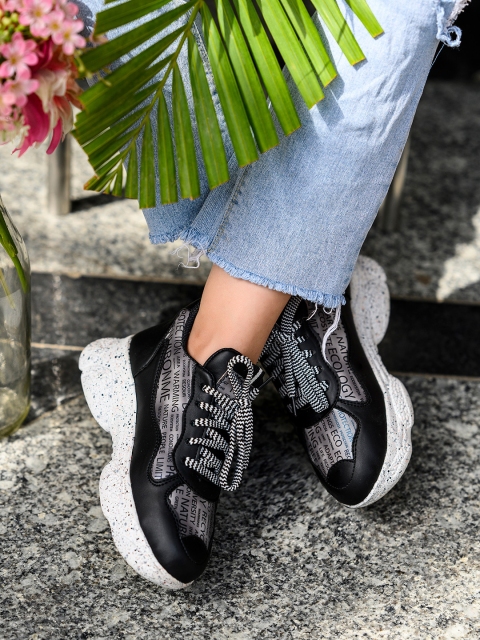 

Shoetopia Women Black Running Shoes