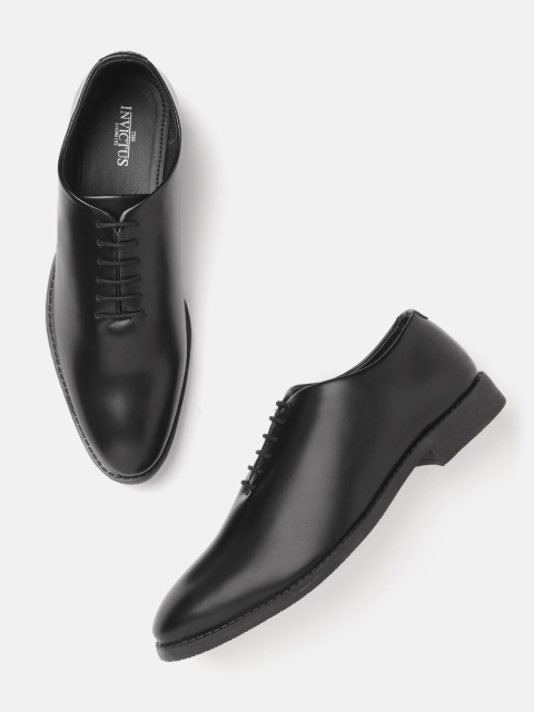 

INVICTUS Men Black Solid Formal Oxfords