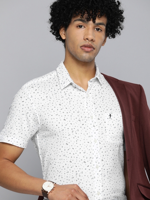 

Indian Terrain Men White Chiseled Fit Floral Printed Smart Casual Shirt