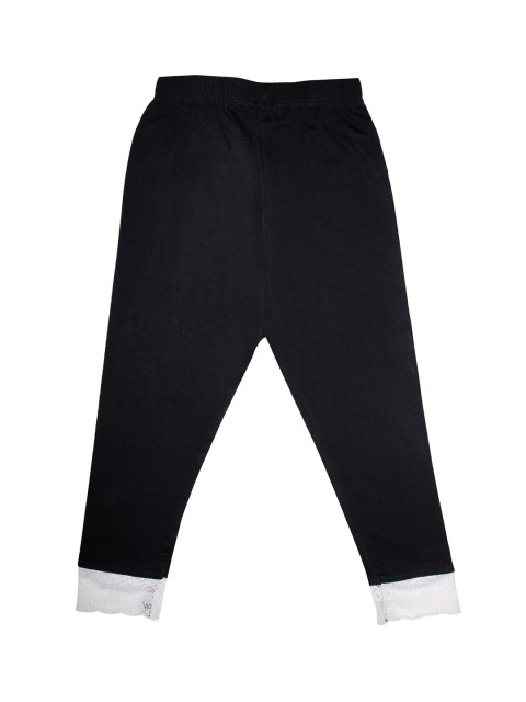 

KiddoPanti Girls Black Solid Three-Fourth Length Leggings With Bottom Hem Lace