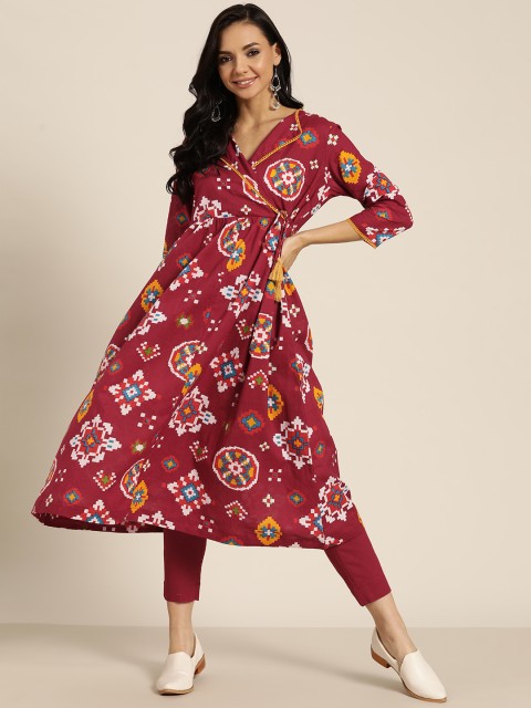 

Sangria Women Maroon & White Geometric Print Cotton Angrakha Kurta with Trousers
