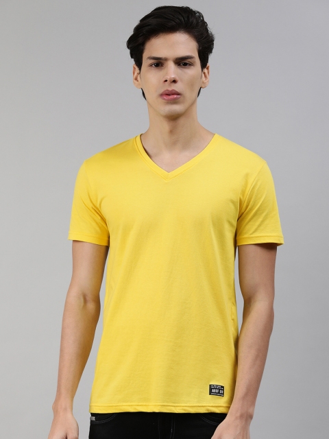 

abof Men Yellow Solid V-Neck Pure Cotton T-shirt