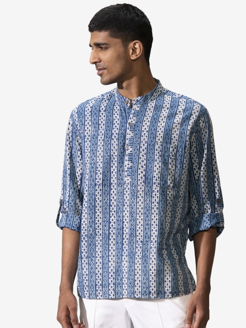 

Fabindia Men Blue & White Printed Pure Cotton Kurta
