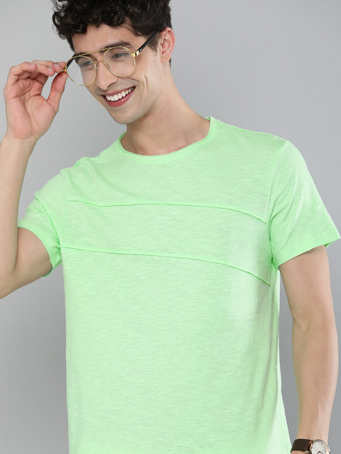 

Mast Harbour Men Green Solid Round Neck Pure Cotton T-shirt