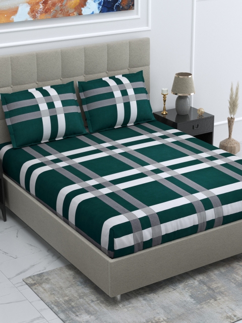 

DREAM WEAVERZ Green & White Geometric 250 TC King Bedsheet with 2 Pillow Covers