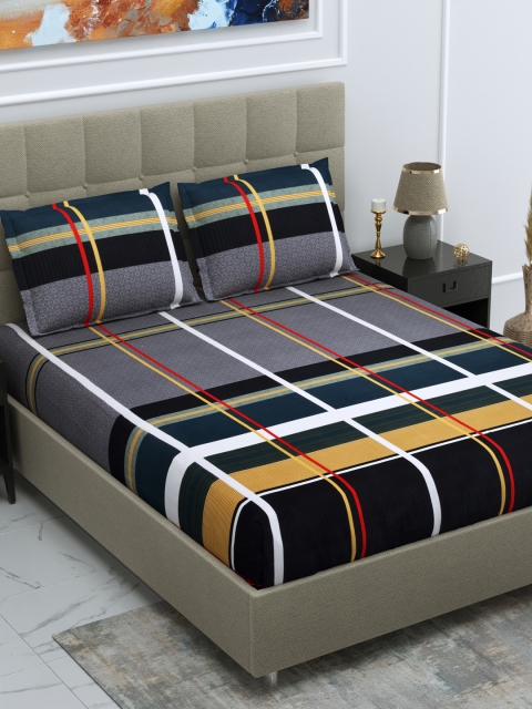 

DREAM WEAVERZ Grey & White Geometric 250 TC King Bedsheet with 2 Pillow Covers