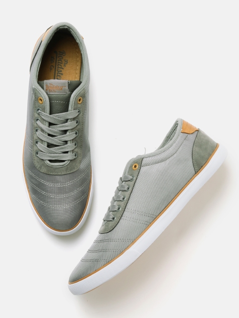 

Roadster Men Grey Sneakers