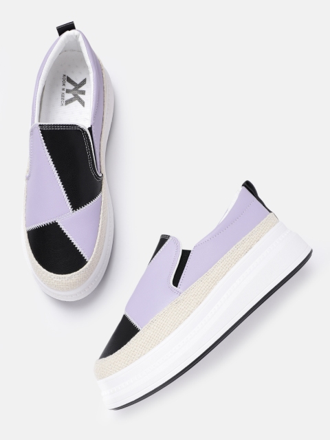 

Kook N Keech Women Lavender & Black Colourblocked Flatform Slip-Ons