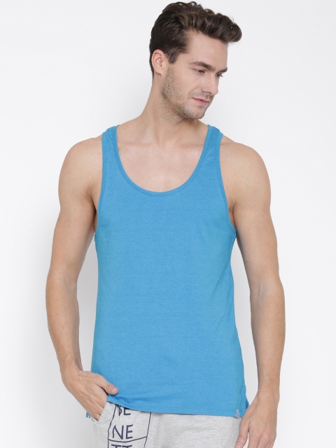 

Undercolors of Benetton Men Blue Solid Round Neck T-shirt