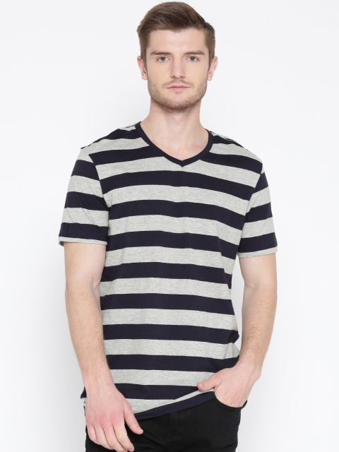 

Undercolors of Benetton Men Grey & Navy Striped V-Neck T-shirt