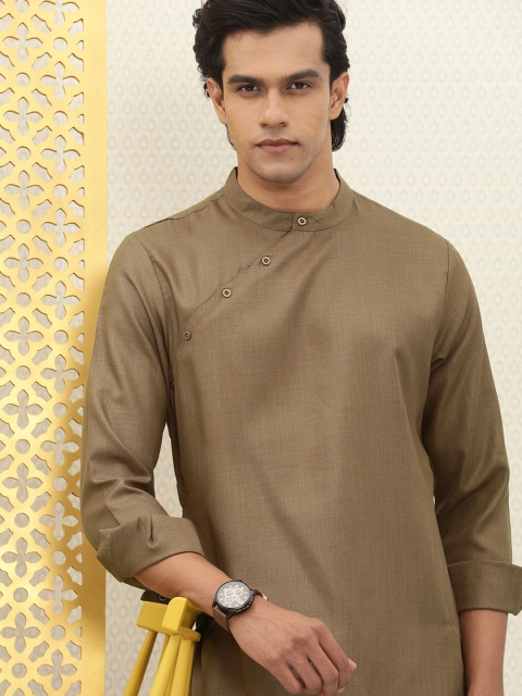 

Ode by House of Pataudi Men Brown Mandarin Collar Rozana Kurta