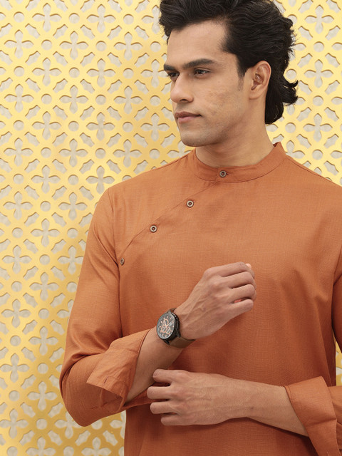 

Ode by House of Pataudi Men Brown Mandarin Collar Rozana Kurta