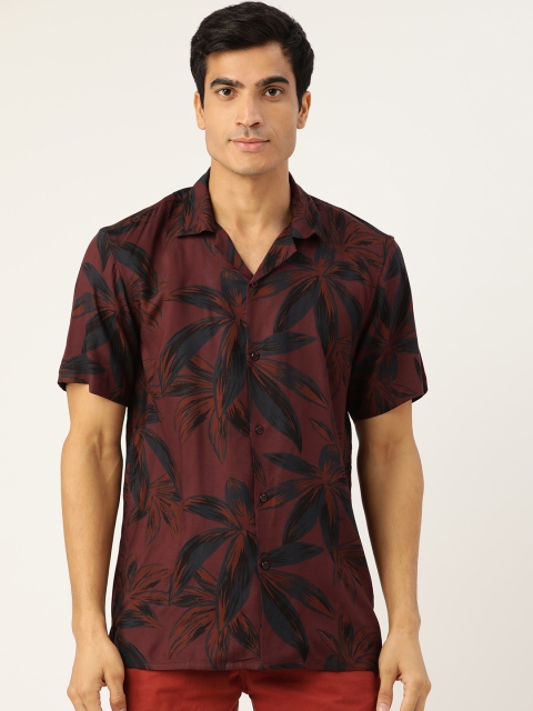 

Hancock Men Maroon & Navy Blue Relaxed Fit Tropical Printed Casual Shirt