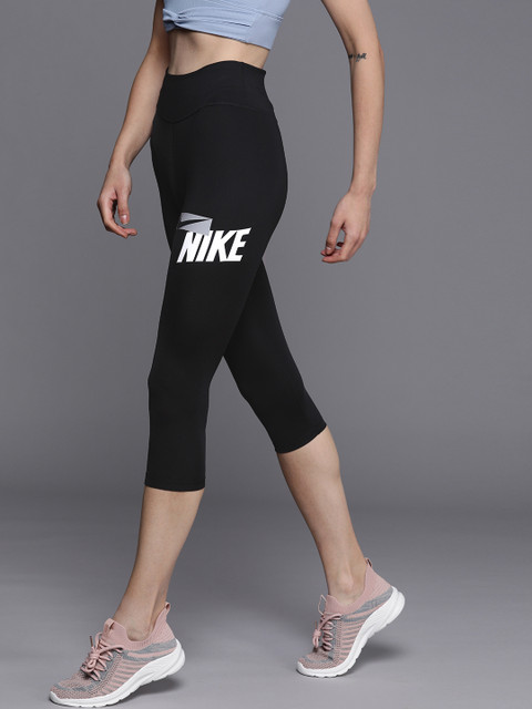 

Nike Women Black & White Printed Capris