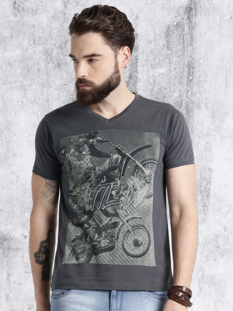 

Roadster Men Charcoal Grey Printed V-Neck T-shirt