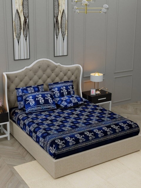 

BOMBAY DYEING Blue & White Ethnic Motifs 210 TC King Bedsheet with 4 Pillow Covers