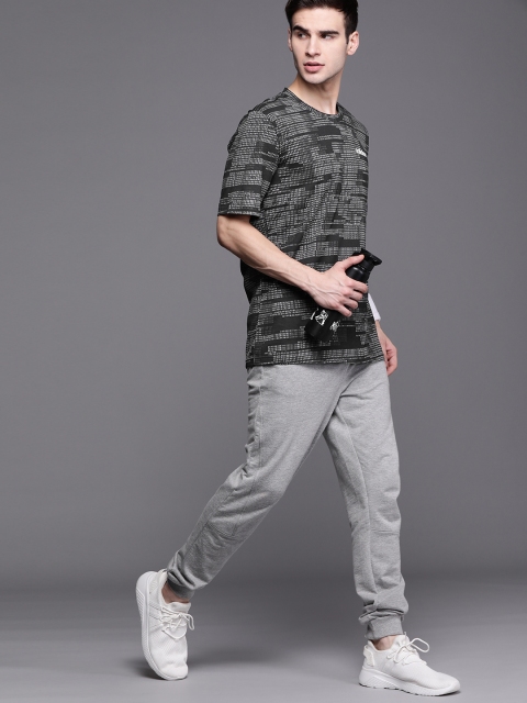 

ADIDAS Men Black & Grey Printed Essentials T-shirt