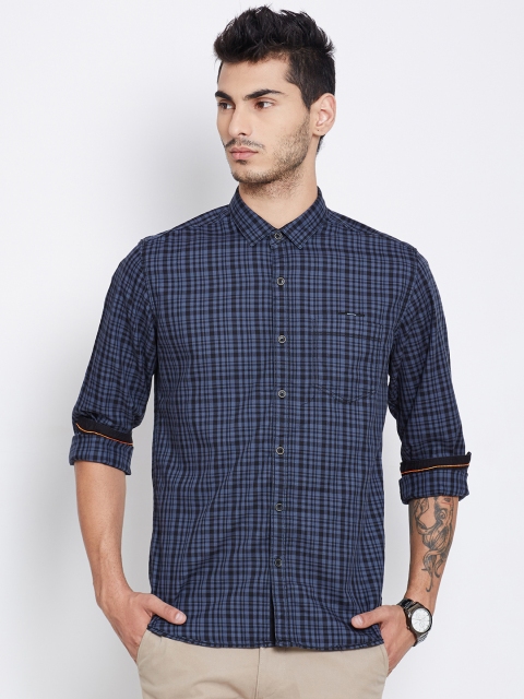 

LOCOMOTIVE Men Blue Regular Fit Checked Casual Shirt