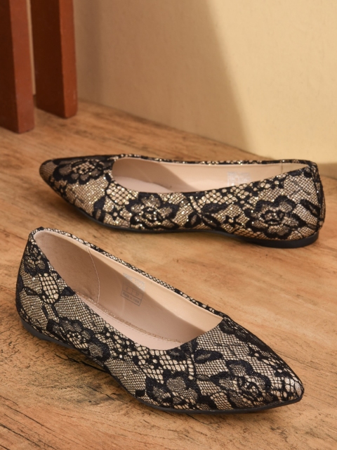 

Mode by Red Tape Women Black & Gold-Toned Ballerinas