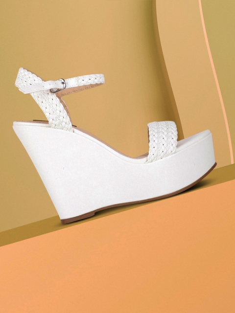 

Flat n Heels White Wedge Sandals with Buckles