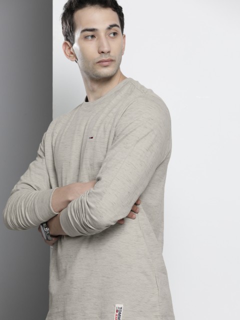 

Tommy Hilfiger Men Grey Solid Round Neck T-shirt