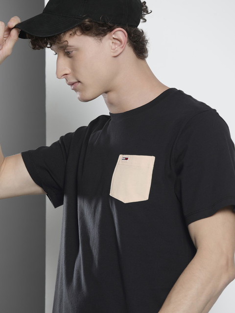 

Tommy Hilfiger Men Black Cream-Coloured Solid Organic Cotton T-shirt