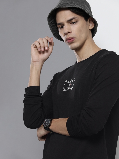 

Tommy Hilfiger Men Black Organic Cotton T-shirt With Printed Detailing