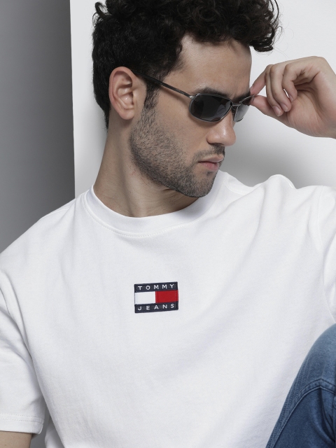 

Tommy Hilfiger Men White Pure Cotton T-shirt with Applique