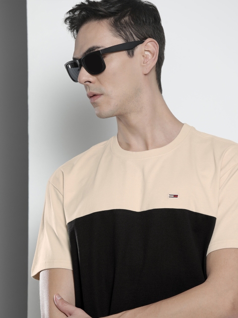 

Tommy Hilfiger Men Black Beige Colourblocked Loose Pure Cotton T-shirt