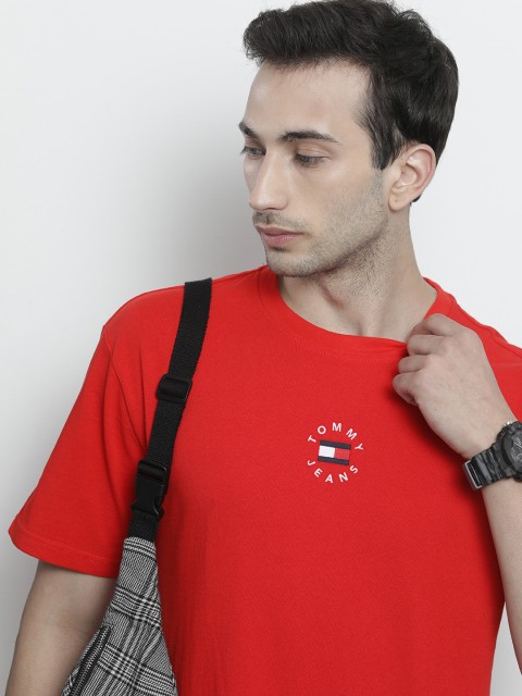 

Tommy Hilfiger Men Red Solid Round Neck T-shirt