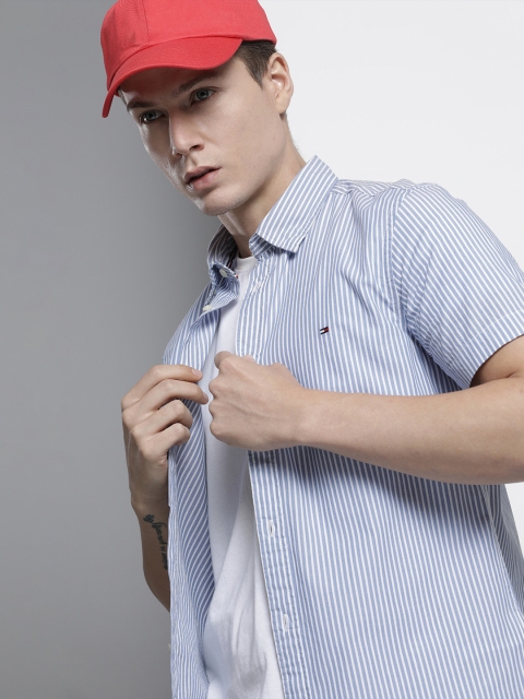 

Tommy Hilfiger Men Blue Slim Fit Striped Casual Shirt