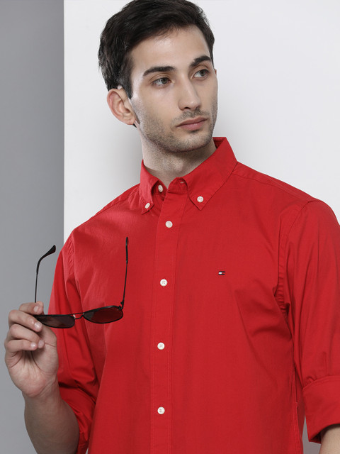 

Tommy Hilfiger Men Red Solid Poplin Casual Shirt