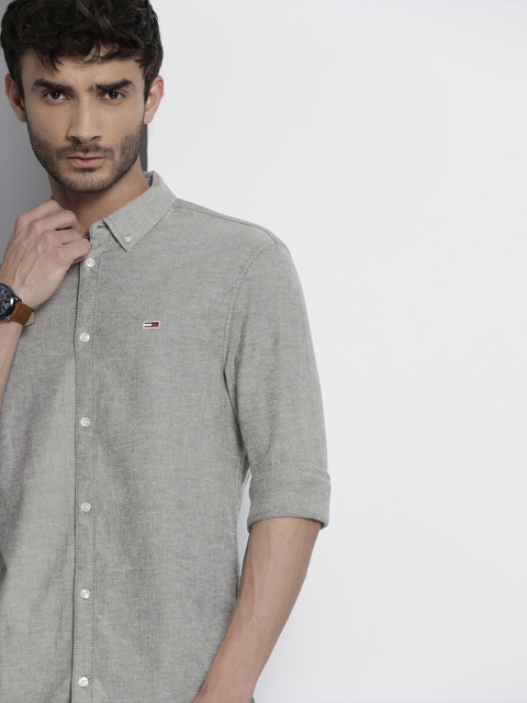 

Tommy Hilfiger Men Grey Solid Slim Fit Casual Shirt