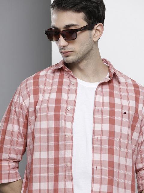 

Tommy Hilfiger Men Pink Checked Regular Fit Casual Shirt