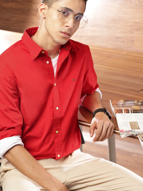 

Tommy Hilfiger Men Red Solid Regular Fit Casual Shirt