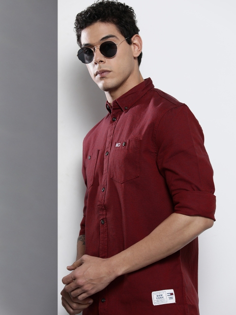 

Tommy Hilfiger Men Maroon Textured Classic Fit Casual Pure Cotton Shirt